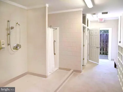 Bath - 15152 Santander Dr, Gainesville, VA 20155 photo 10 of 12