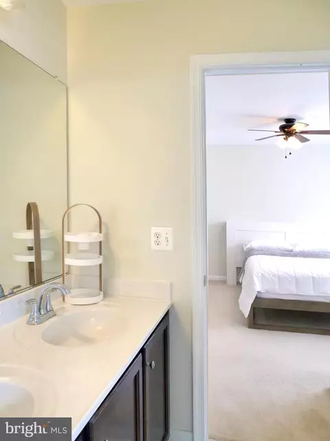 Bath - 15152 Santander Dr, Gainesville, VA 20155 photo 7 of 12