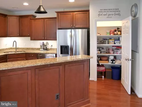 Kitchen - 15152 Santander Dr, Gainesville, VA 20155 photo 7 of 8