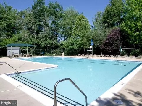 Exterior - 15152 Santander Dr, Gainesville, VA 20155 photo 9 of 17