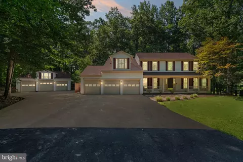 6131 Lost Colony Dr, Woodbridge, VA 22193