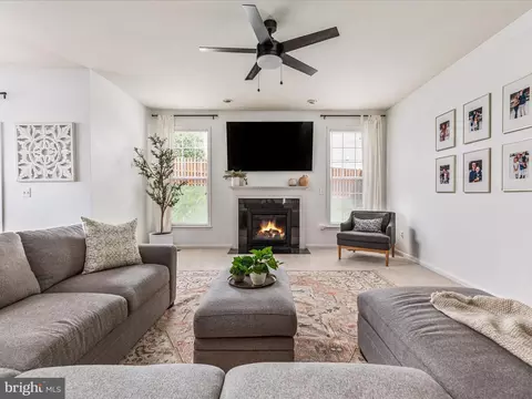 15164 Santander Dr, Gainesville, VA 20155 photo 6