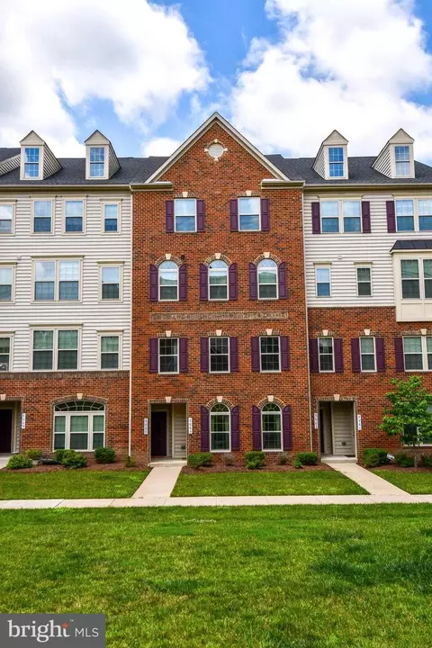 7065 Darbey Knoll Dr, Gainesville, VA 20155