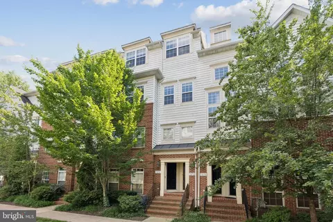 7072 Little Thames Dr, Gainesville, VA 20155