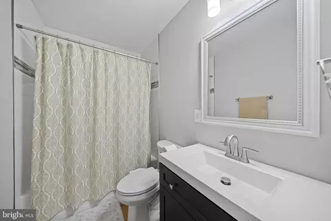 Bath - 14731 Conway Dr, Manassas, VA 20112 photo 2 of 2