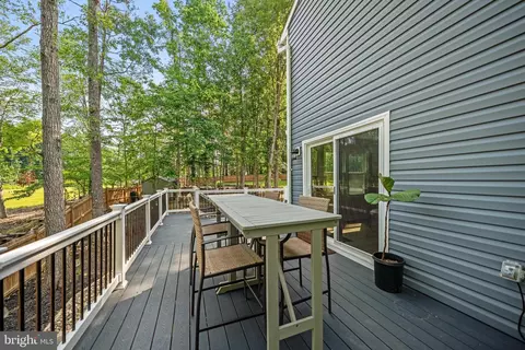Exterior - 14731 Conway Dr, Manassas, VA 20112 photo 5 of 11