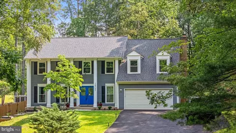Exterior - 14731 Conway Dr, Manassas, VA 20112 photo 2 of 11