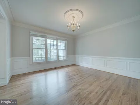 Living - 8429 Link Hills Loop, Gainesville, VA 20155 photo 7 of 24
