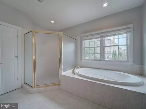Bath - 8429 Link Hills Loop, Gainesville, VA 20155 photo 5 of 14