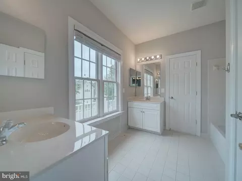 Bath - 8429 Link Hills Loop, Gainesville, VA 20155 photo 6 of 14
