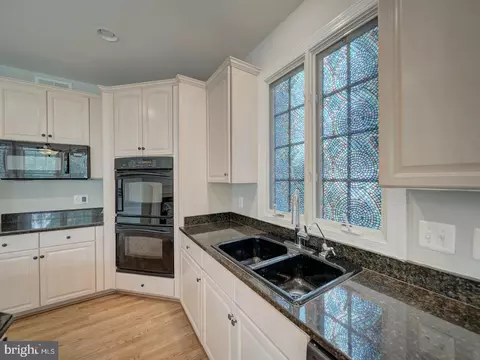 Kitchen - 8429 Link Hills Loop, Gainesville, VA 20155 photo 8 of 10