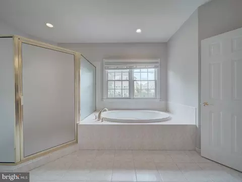 Bath - 8429 Link Hills Loop, Gainesville, VA 20155 photo 4 of 14