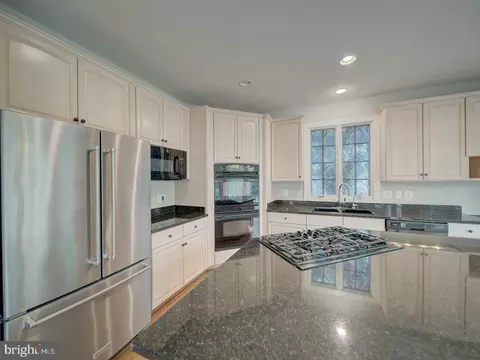 Kitchen - 8429 Link Hills Loop, Gainesville, VA 20155 photo 3 of 10