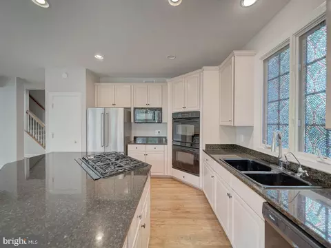 Kitchen - 8429 Link Hills Loop, Gainesville, VA 20155 photo 10 of 10