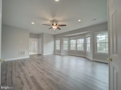 Living - 8429 Link Hills Loop, Gainesville, VA 20155 photo 16 of 24