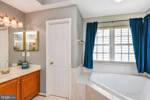 Bath - 13508 Wembley Loop, Bristow, VA 20136 photo 2 of 4