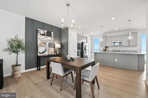 18286 Summit Pointe Dr, Triangle, VA 22172