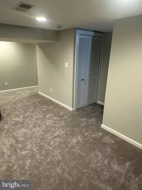 Entry Way - 6025 Turner Rd, Broad Run, VA 20137 photo 6 of 7