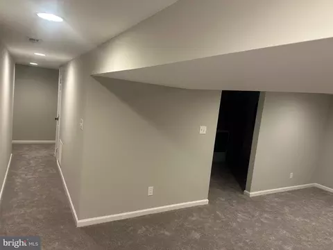 Entry Way - 6025 Turner Rd, Broad Run, VA 20137 photo 5 of 7