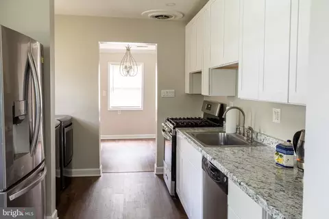 Entry Way - 7526 Albemarle Dr, Manassas, VA 20111 photo 3 of 8