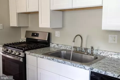 Entry Way - 7526 Albemarle Dr, Manassas, VA 20111 photo 6 of 8