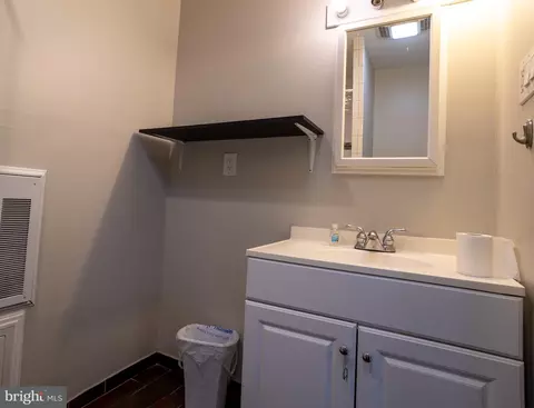 Bath - 7526 Albemarle Dr, Manassas, VA 20111 photo 1 of 1