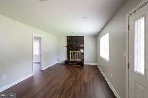 Living - 7526 Albemarle Dr, Manassas, VA 20111 photo 1 of 1