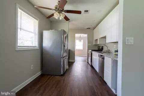 Entry Way - 7526 Albemarle Dr, Manassas, VA 20111 photo 2 of 8