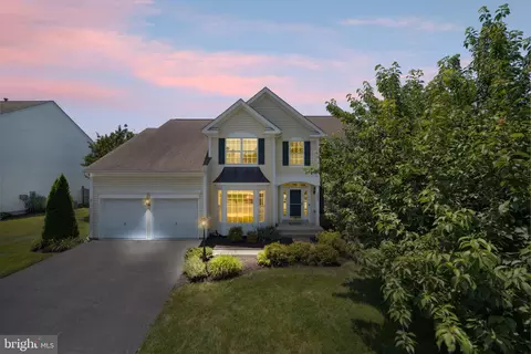 9242 Glen Meadow Ln, Bristow, VA 20136