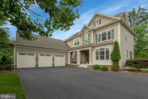 8213 Bearhurst Dr, Gainesville, VA 20155