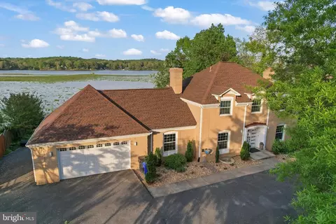 18505 Cabin Rd, Triangle, VA 22172 photo 1