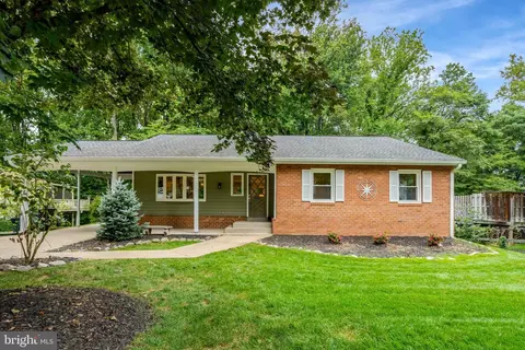 12202 Harbor Dr, Woodbridge, VA 22192