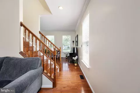Entry Way - 9860 Airedale Ct, Bristow, VA 20136 photo 6 of 8