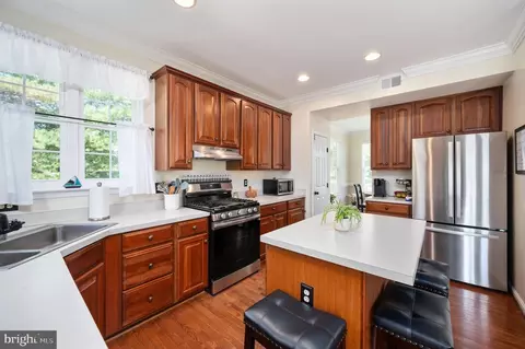 Kitchen - 9860 Airedale Ct, Bristow, VA 20136 photo 7 of 8
