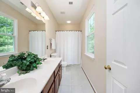Bath - 9860 Airedale Ct, Bristow, VA 20136 photo 4 of 7