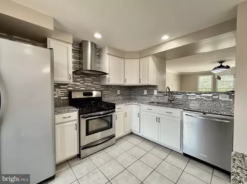 Kitchen - 3427 Belleplain Ct, Dumfries, VA 22026 photo 3 of 3