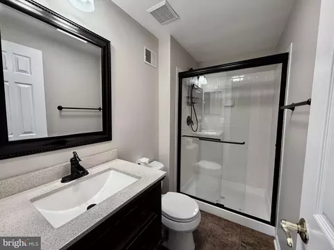 Bath - 3427 Belleplain Ct, Dumfries, VA 22026 photo 1 of 7