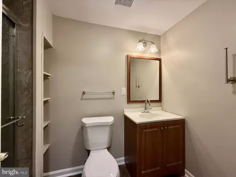 Bath - 3427 Belleplain Ct, Dumfries, VA 22026 photo 6 of 7