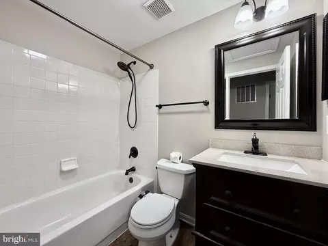 Bath - 3427 Belleplain Ct, Dumfries, VA 22026 photo 4 of 7