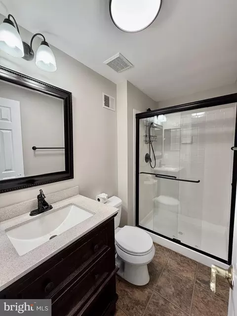 Bath - 3427 Belleplain Ct, Dumfries, VA 22026 photo 2 of 7