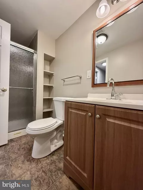 Bath - 3427 Belleplain Ct, Dumfries, VA 22026 photo 5 of 7