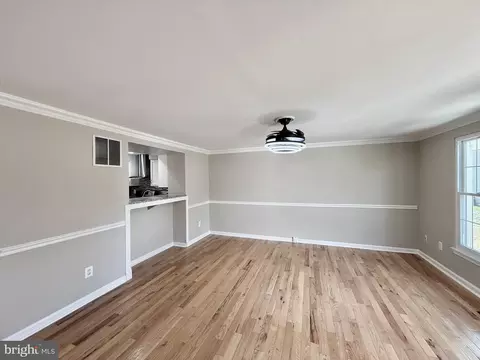 Living - 3427 Belleplain Ct, Dumfries, VA 22026 photo 2 of 4
