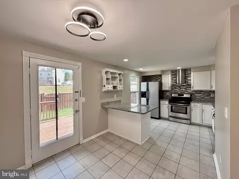 Kitchen - 3427 Belleplain Ct, Dumfries, VA 22026 photo 2 of 3