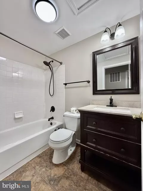 Bath - 3427 Belleplain Ct, Dumfries, VA 22026 photo 3 of 7
