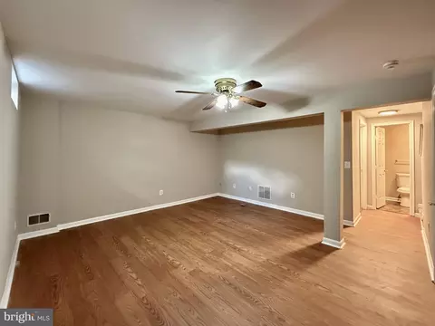 Living - 3427 Belleplain Ct, Dumfries, VA 22026 photo 3 of 4