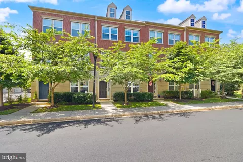 16013 Haygrath Pl, Gainesville, VA 20155