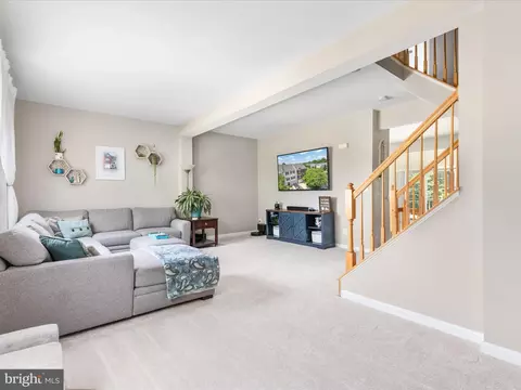 Living - 7100 Wheeling Way, Gainesville, VA 20155 photo 6 of 8