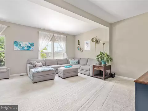 Living - 7100 Wheeling Way, Gainesville, VA 20155 photo 5 of 8