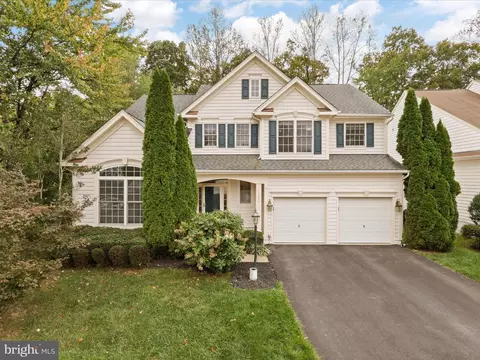13044 Pilgrims Inn Dr, Woodbridge, VA 22193