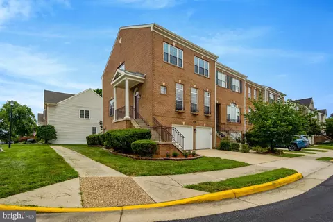 925 Herons Run Ln, Woodbridge, VA 22191